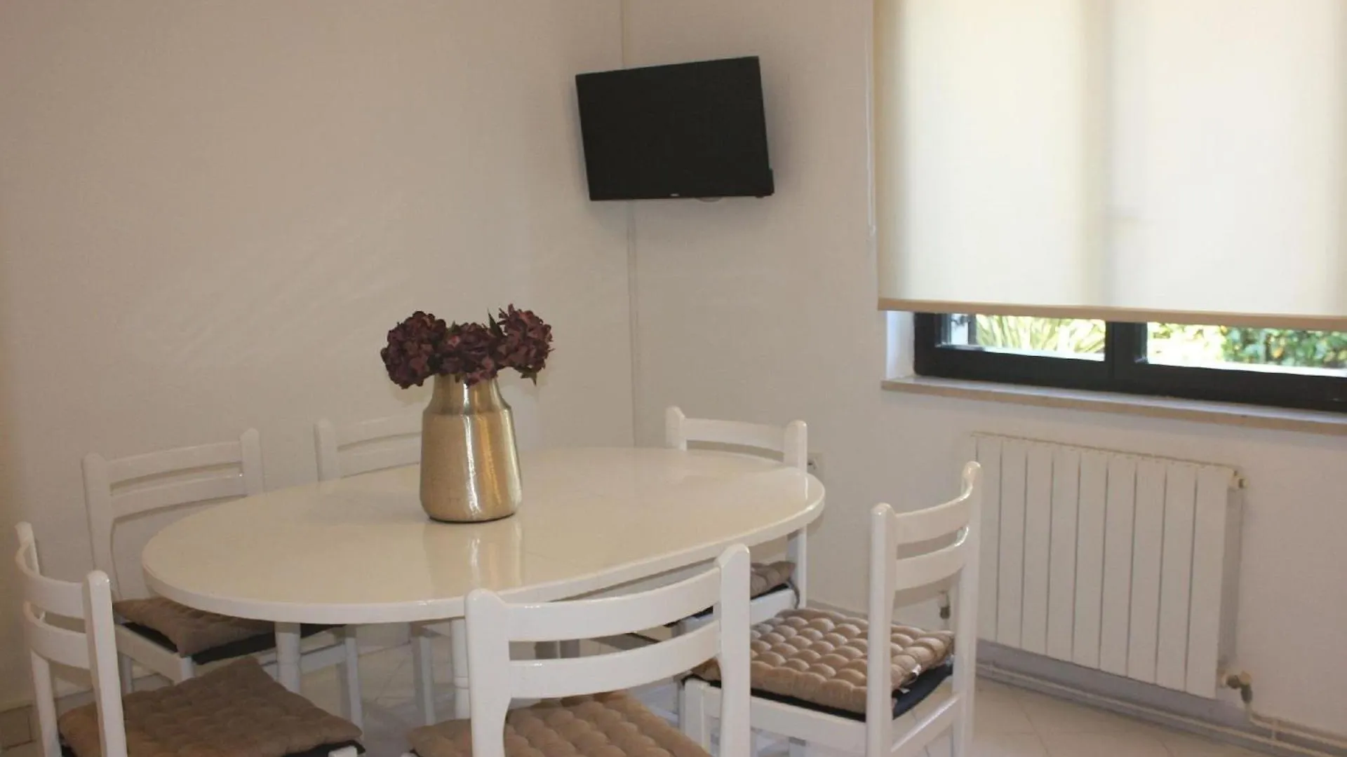 شقة Grosse Wohnung In Pjescana Uvala Mit Eigenem Balkon