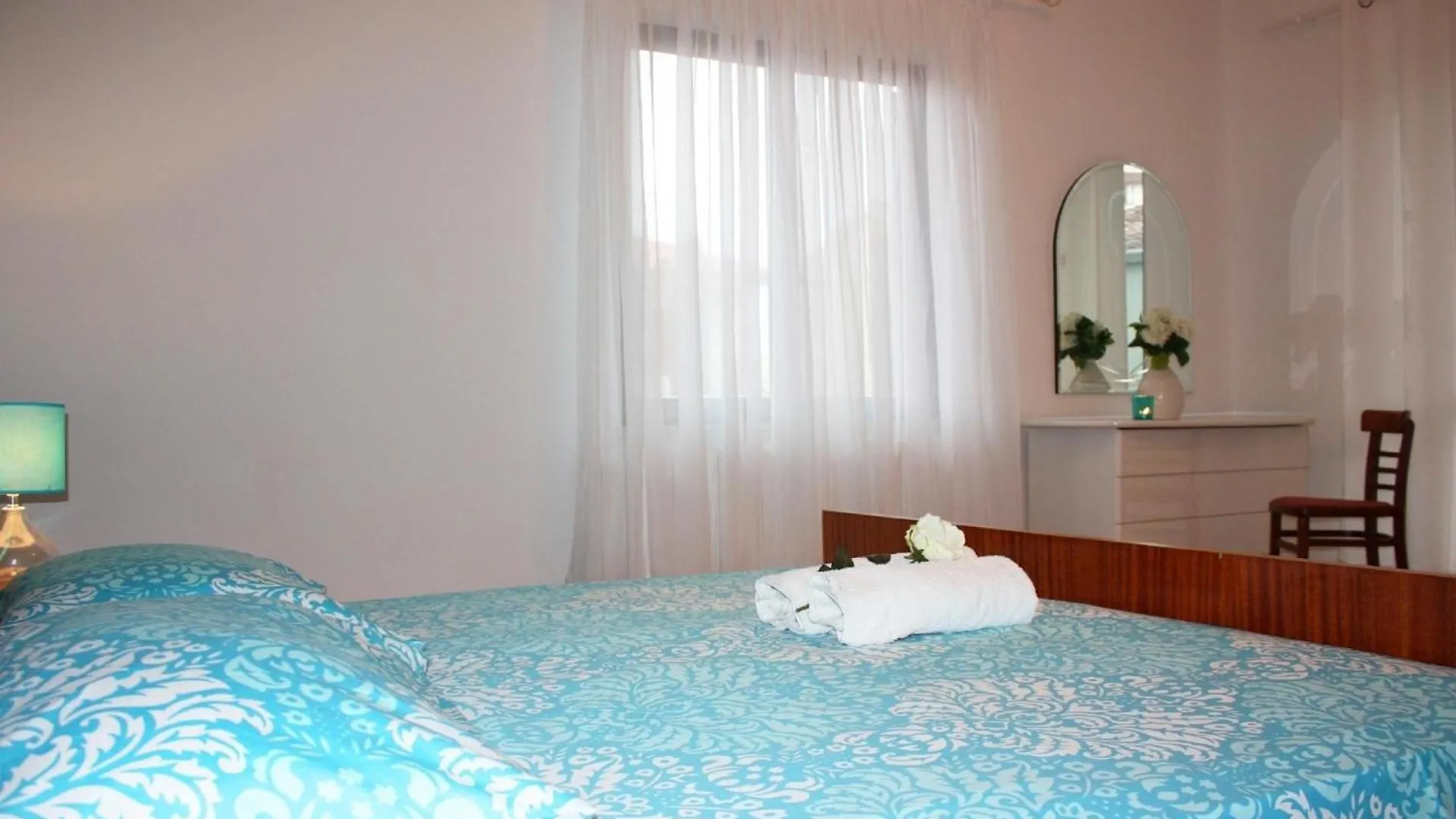 Grosse Wohnung In Pjescana Uvala Mit Eigenem Balkon