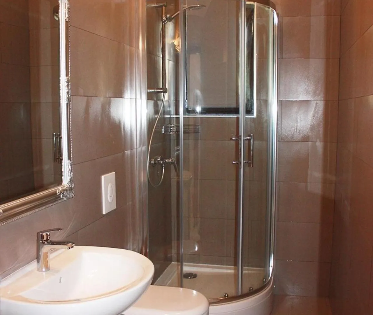 Grosse Wohnung In Pjescana Uvala Mit Eigenem Balkon